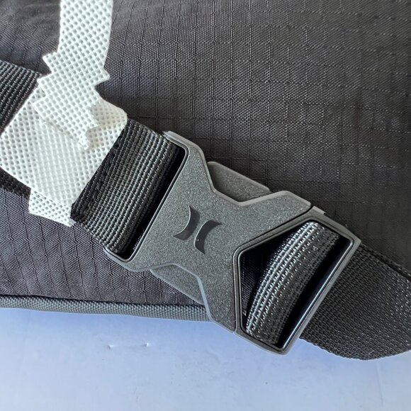 Hurley Fanny Pack Crossbody Belt or Waist Bag, New with Tags - Picture 8 of 15